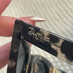 Ray Bans! Cute tortoise shell sunglasses! Great condition, super cute! Women!